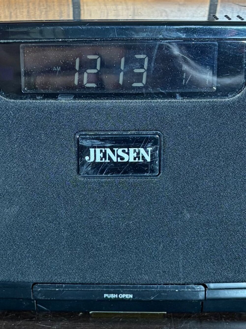 Jensen JiMS-220 Digital Music System, Radio, Digital Clock, Stereo, CD Player